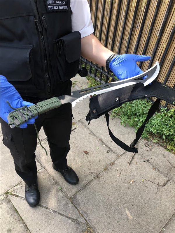 披甲持刀的英国Teenager 比剃刀党更凶险!