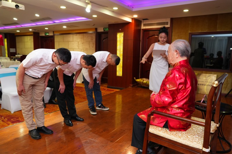 湖南茗星生物科技有限公司举办隆重拜师仪式(图2) 湖南茗星生物科技有限公司举办隆重拜师仪式(图2)