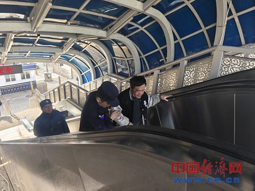 【新春走基层】我在岗位“守岁” 守护团圆平安(图6) 【新春走基层】我在岗位“守岁” 守护团圆平安(图6)