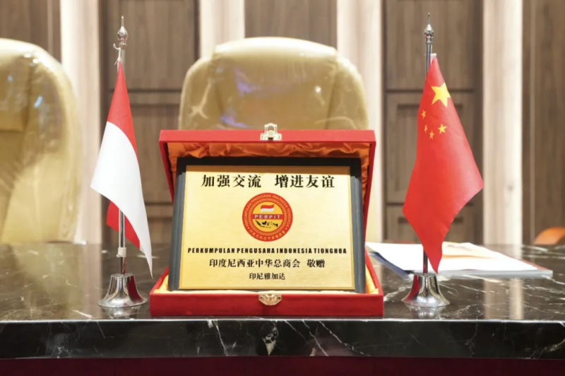 中国酱酒世界行在雅加达掀起热潮,酣客君丰与印尼中华总商会共绘“南洋画卷”(图4) 中国酱酒世界行在雅加达掀起热潮,酣客君丰与印尼中华总商会共绘“南洋画卷”(图4)